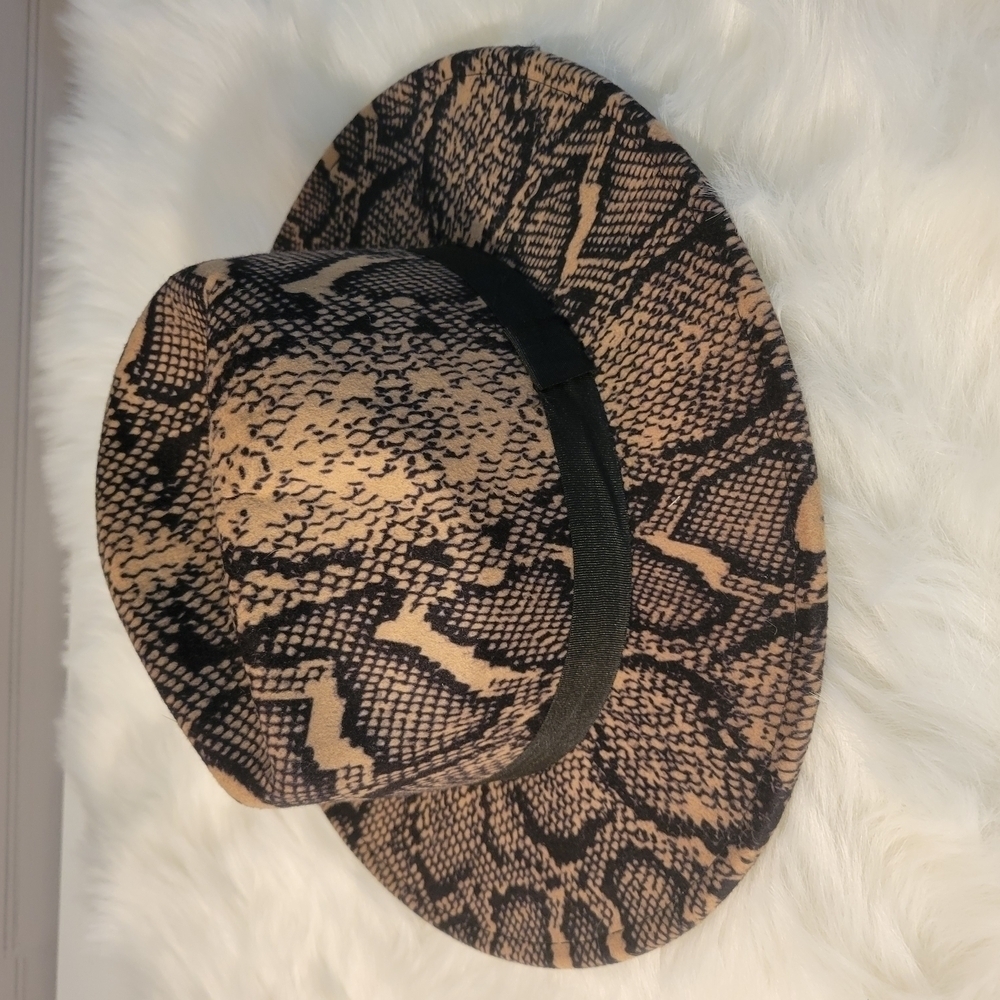 Tan and Black Reptile Skin Pattern - Picture 3 of 11